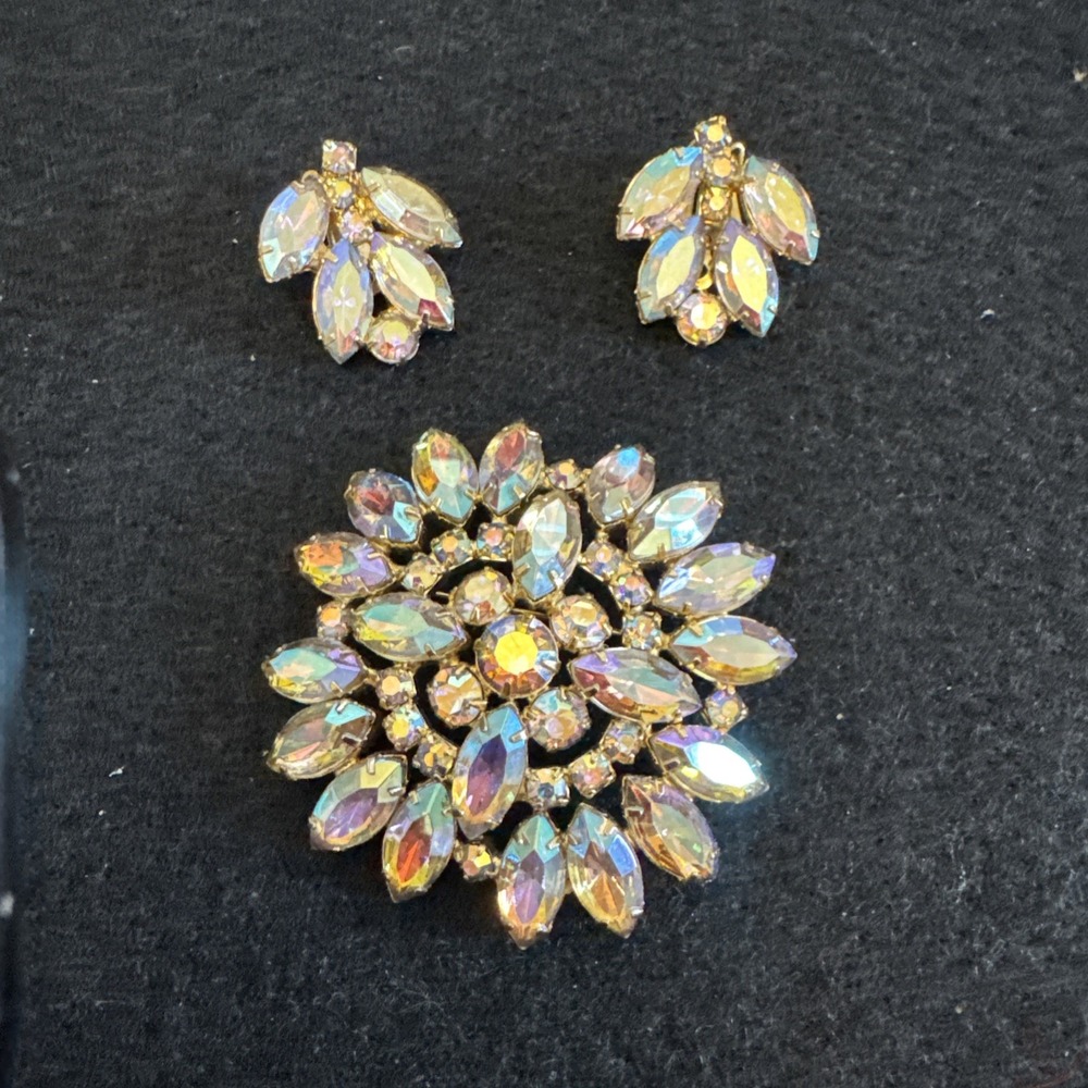 Vintage Juliana DeLizza Elster Crystal Aurora Borealis Faceted Brooch & Earrings